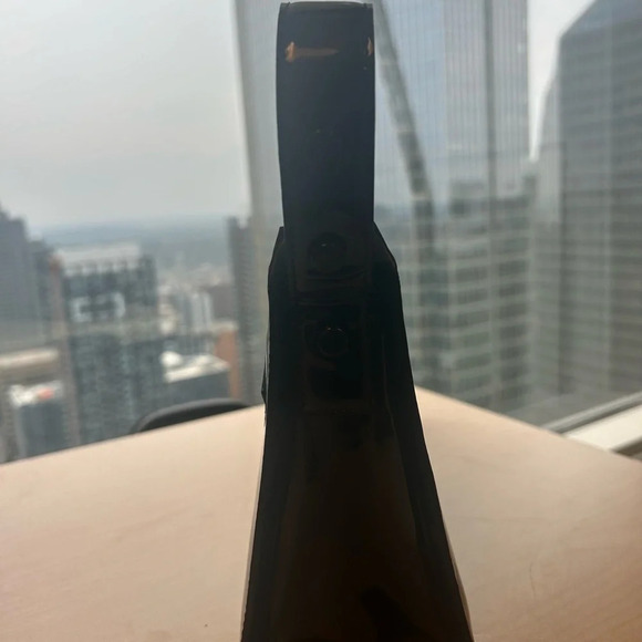 Mario Hernandez mint condition vinyl  purse - Picture 4 of 10